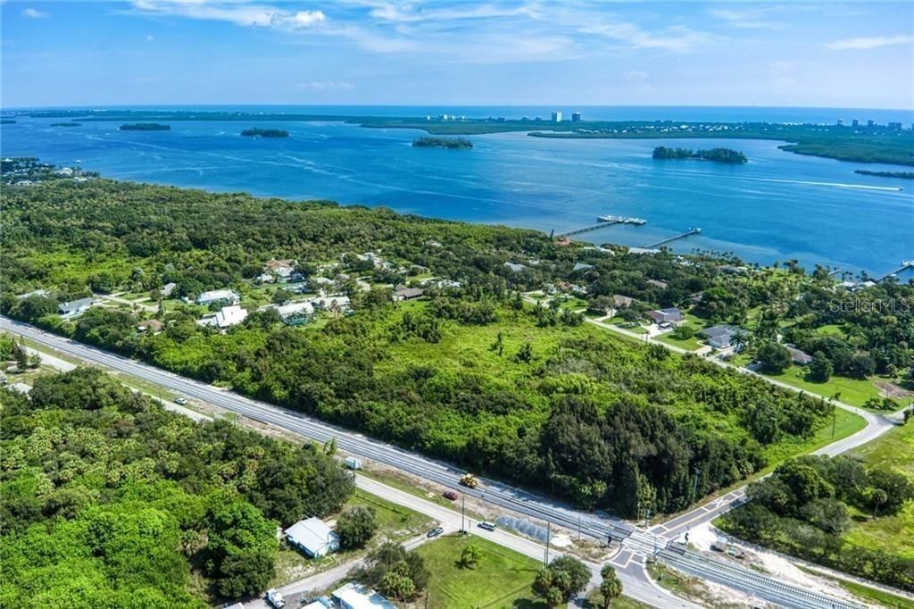 待售: $695,000 (8.48 acres)