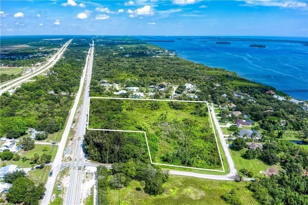 待售: $695,000 (8.48 acres)