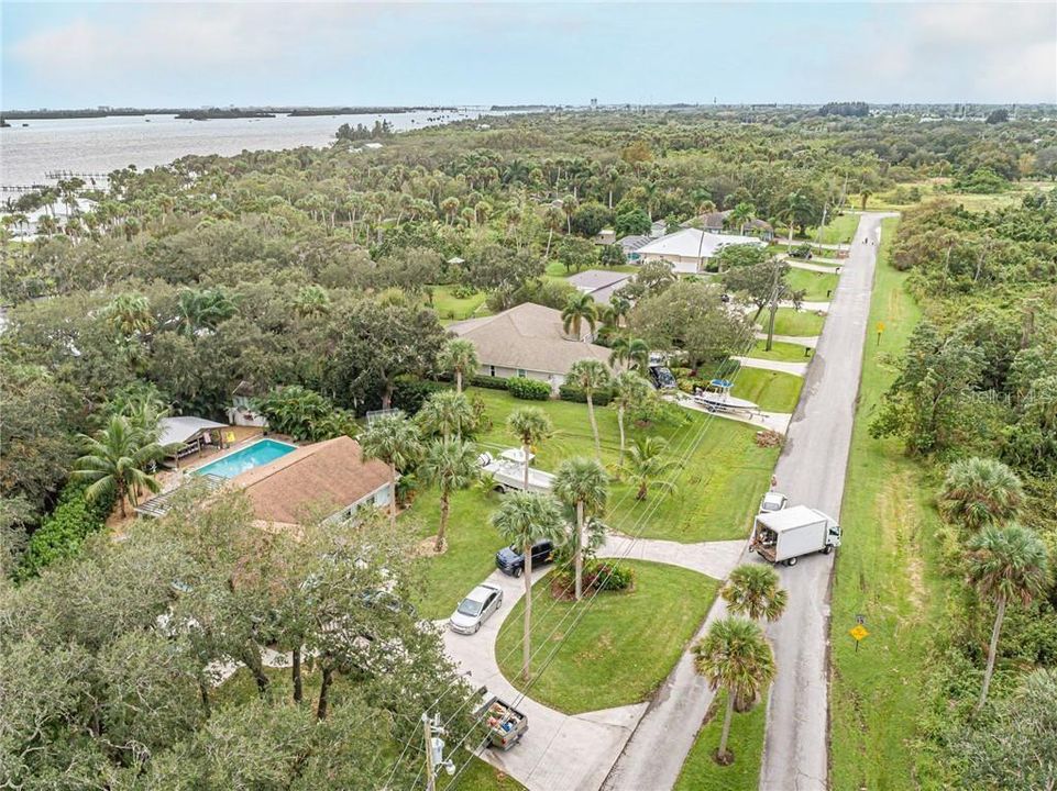 待售: $695,000 (8.48 acres)