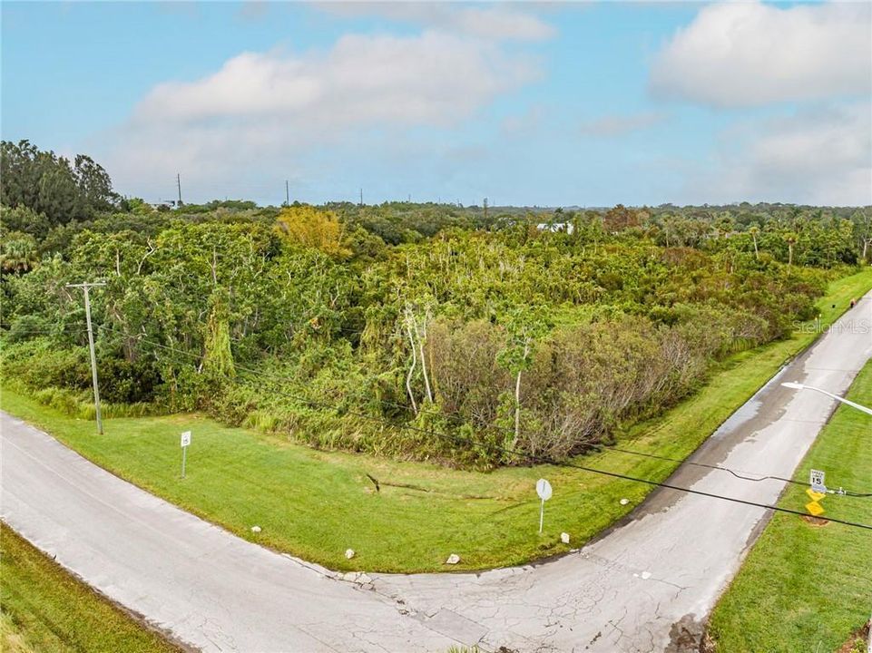 待售: $695,000 (8.48 acres)