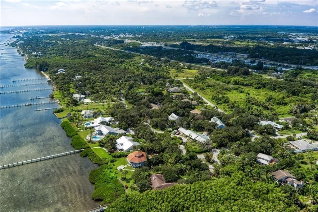 待售: $695,000 (8.48 acres)