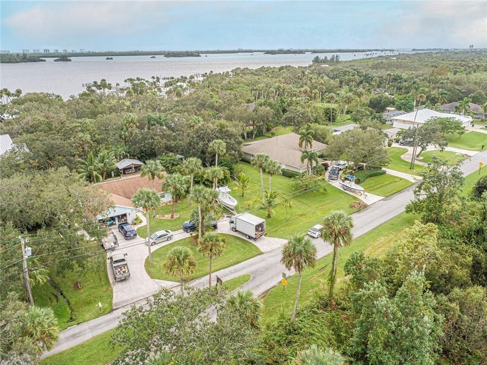 待售: $695,000 (8.48 acres)