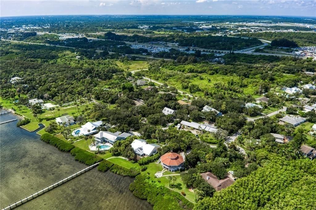 待售: $695,000 (8.48 acres)