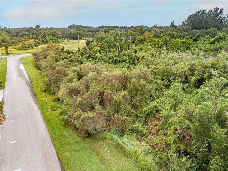 待售: $695,000 (8.48 acres)