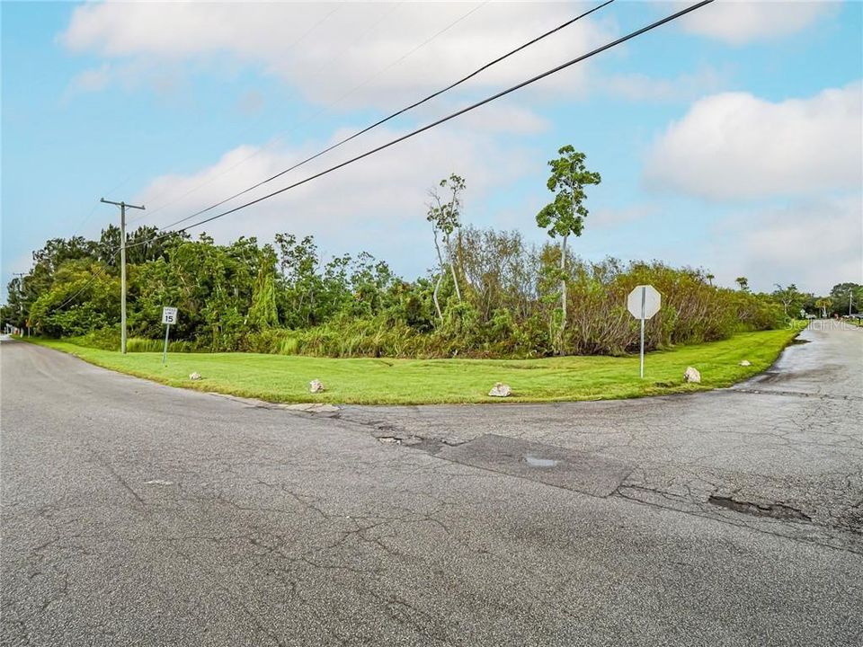 待售: $695,000 (8.48 acres)