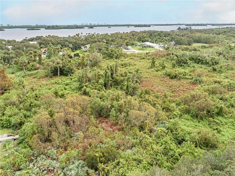 待售: $695,000 (8.48 acres)