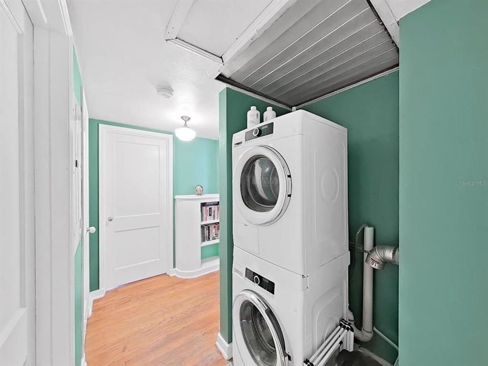 Active With Contract: $335,000 (3 beds, 1 baths, 1390 Square Feet)