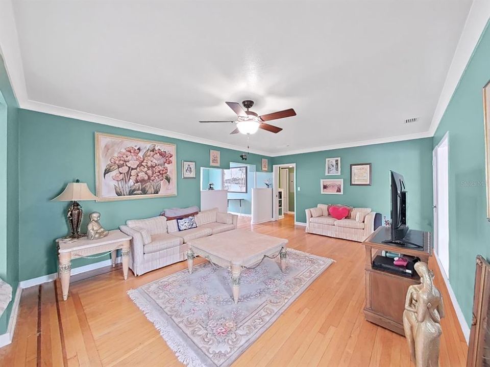 Active With Contract: $335,000 (3 beds, 1 baths, 1390 Square Feet)