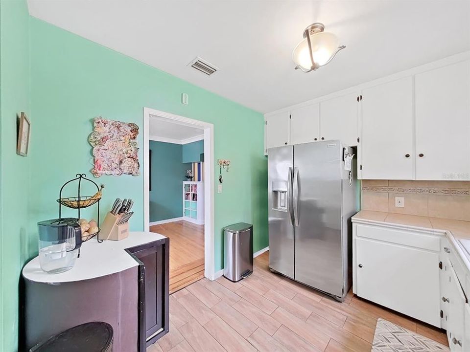 Active With Contract: $335,000 (3 beds, 1 baths, 1390 Square Feet)