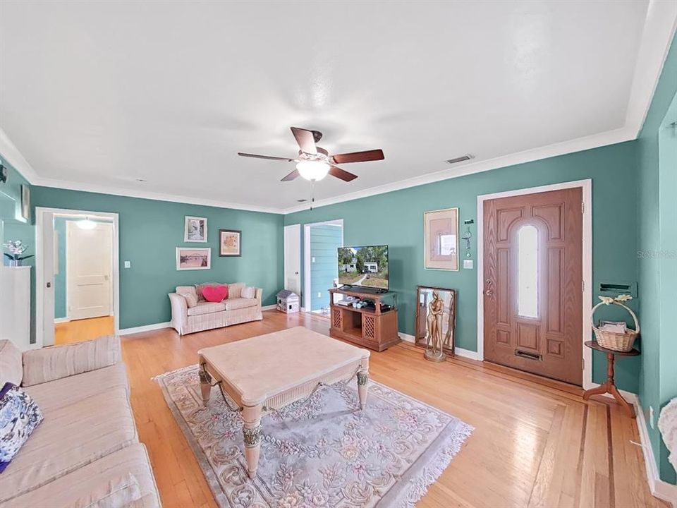 Active With Contract: $335,000 (3 beds, 1 baths, 1390 Square Feet)