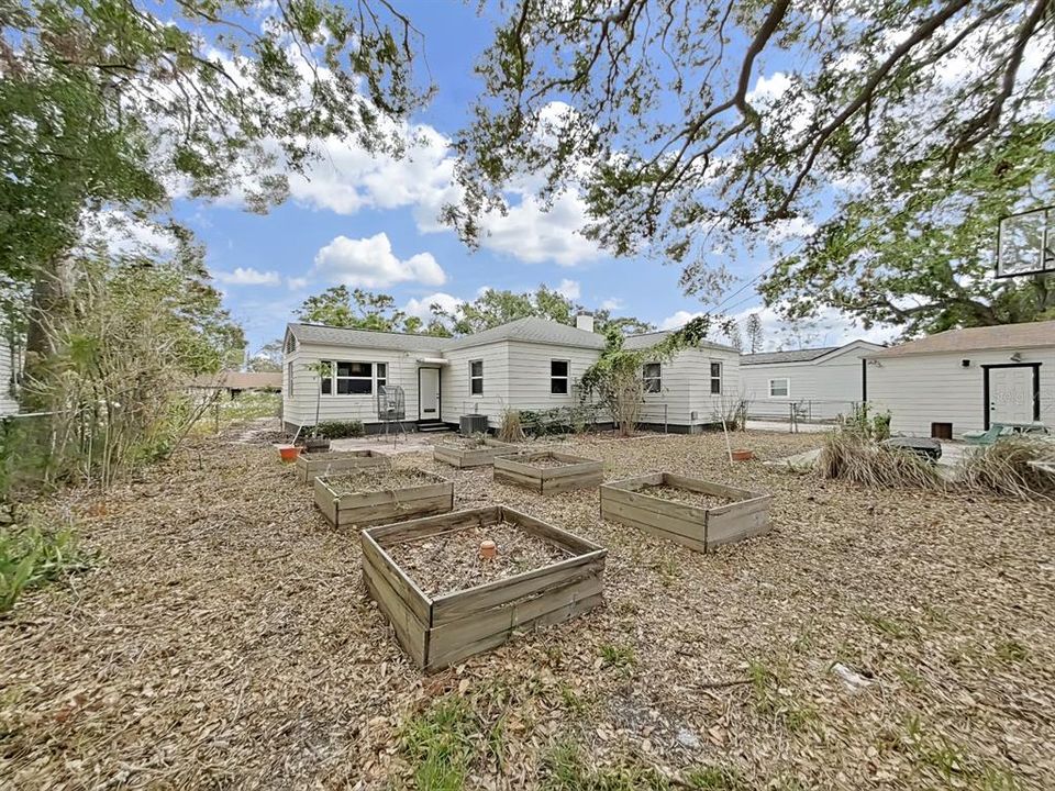 Active With Contract: $335,000 (3 beds, 1 baths, 1390 Square Feet)