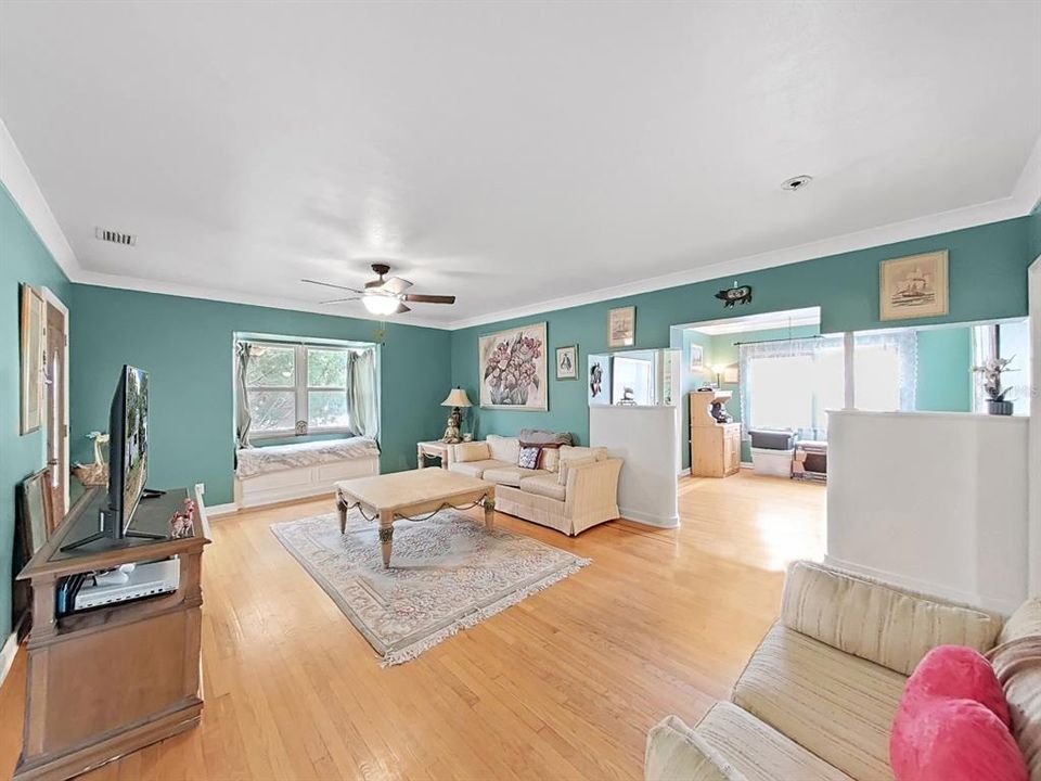 Active With Contract: $335,000 (3 beds, 1 baths, 1390 Square Feet)