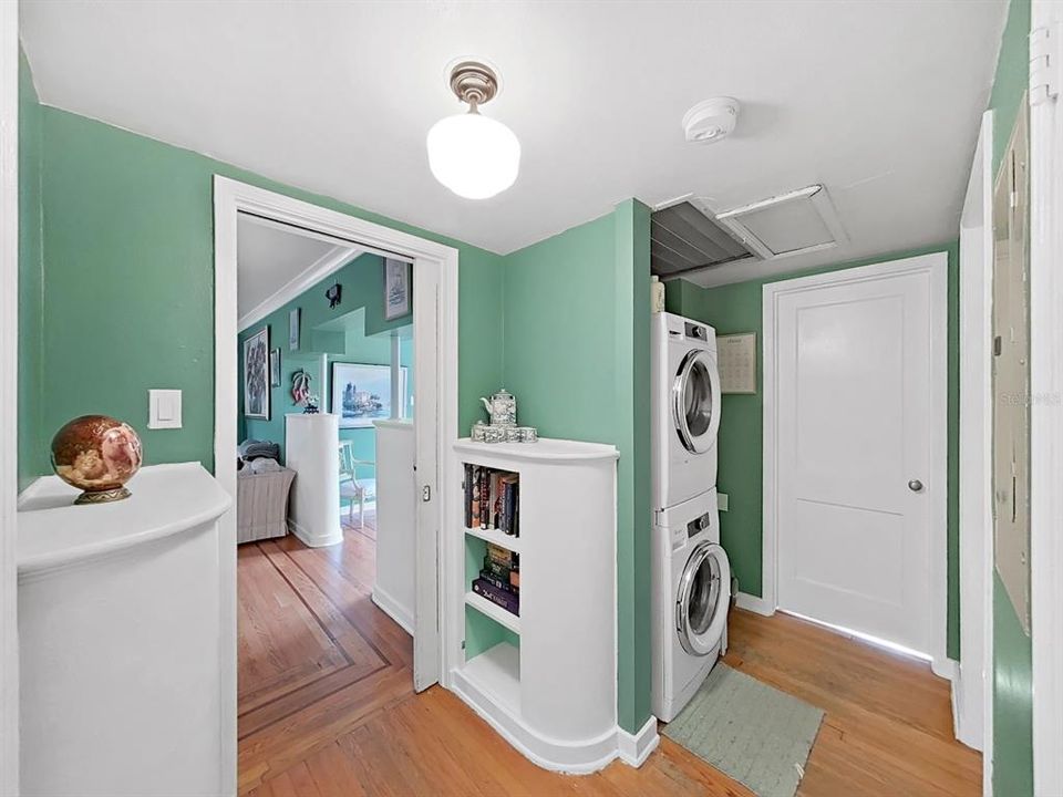 Active With Contract: $335,000 (3 beds, 1 baths, 1390 Square Feet)