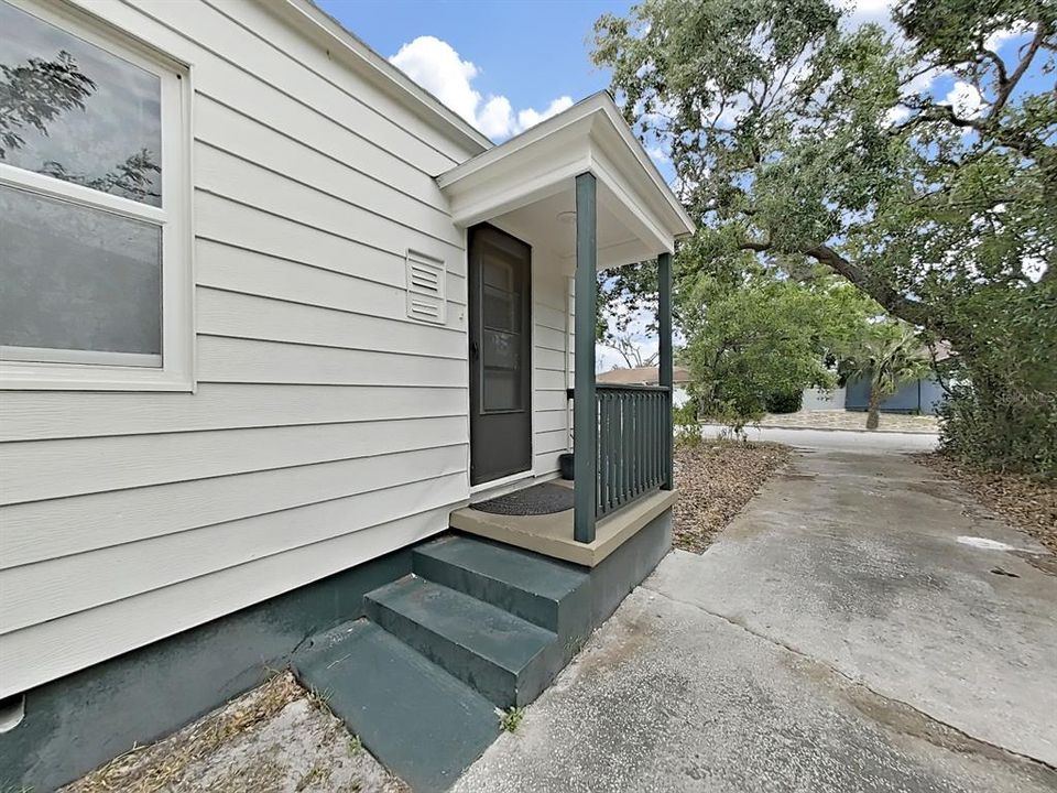 Active With Contract: $335,000 (3 beds, 1 baths, 1390 Square Feet)