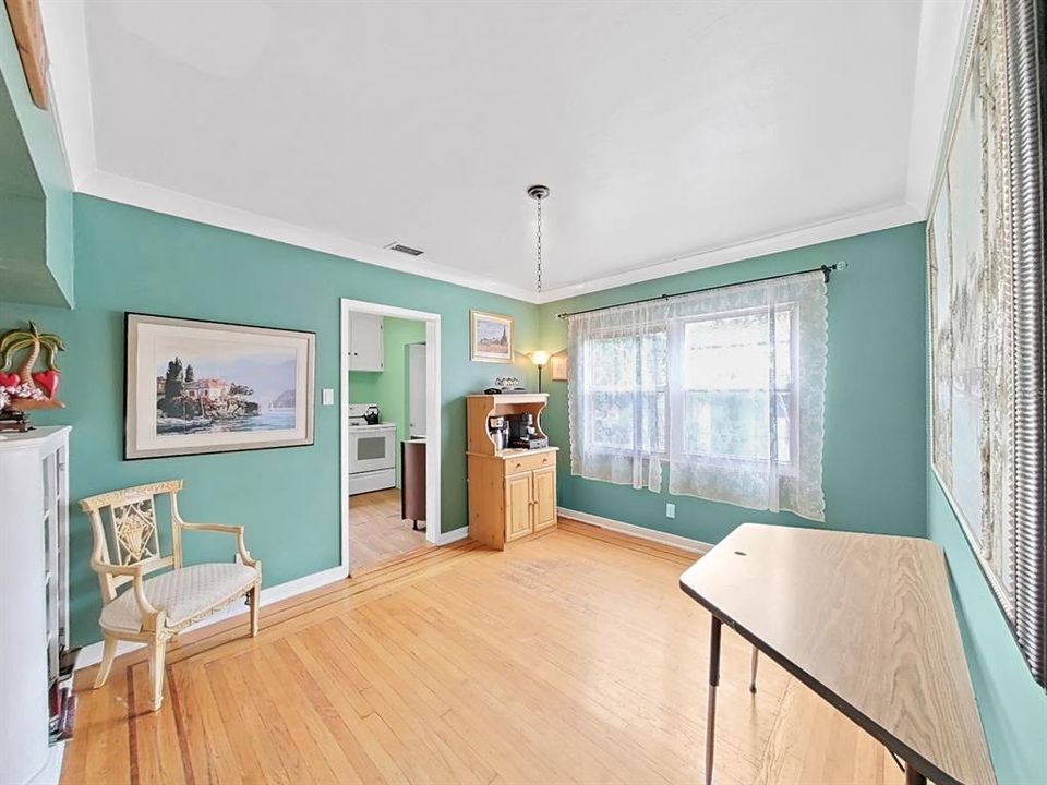 Active With Contract: $335,000 (3 beds, 1 baths, 1390 Square Feet)