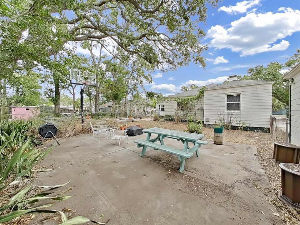 Active With Contract: $335,000 (3 beds, 1 baths, 1390 Square Feet)