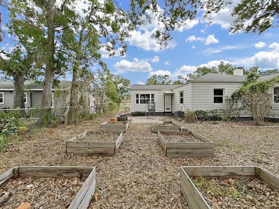 Active With Contract: $335,000 (3 beds, 1 baths, 1390 Square Feet)