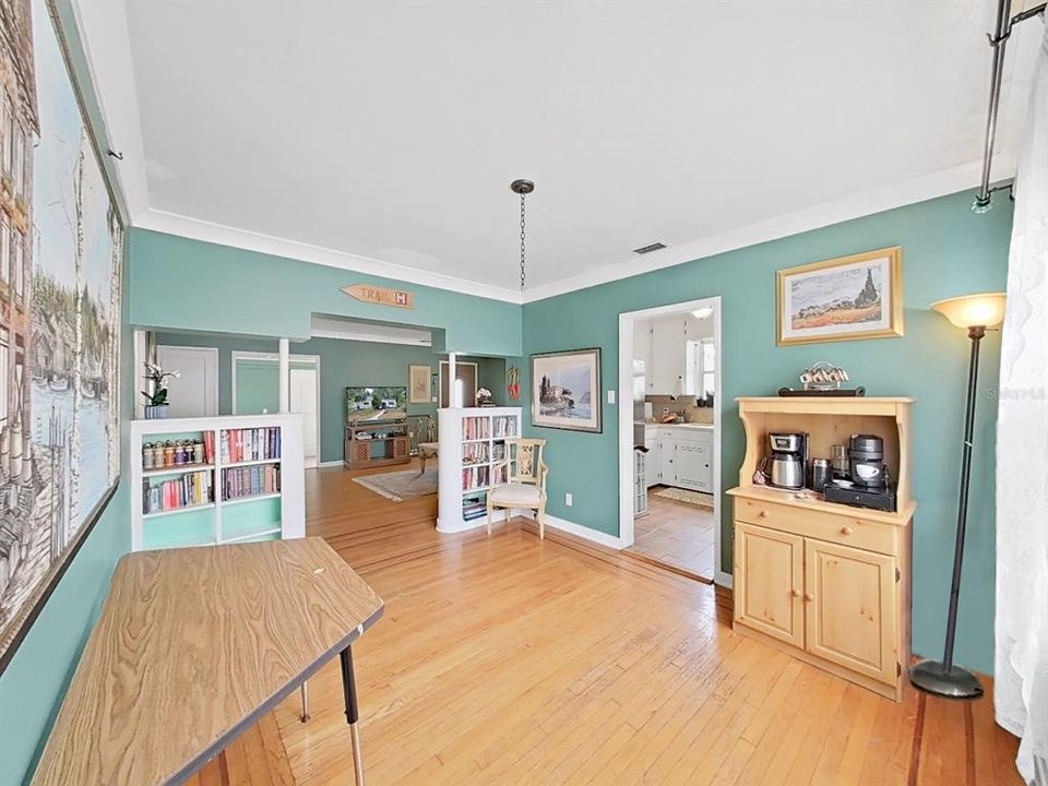 Active With Contract: $335,000 (3 beds, 1 baths, 1390 Square Feet)