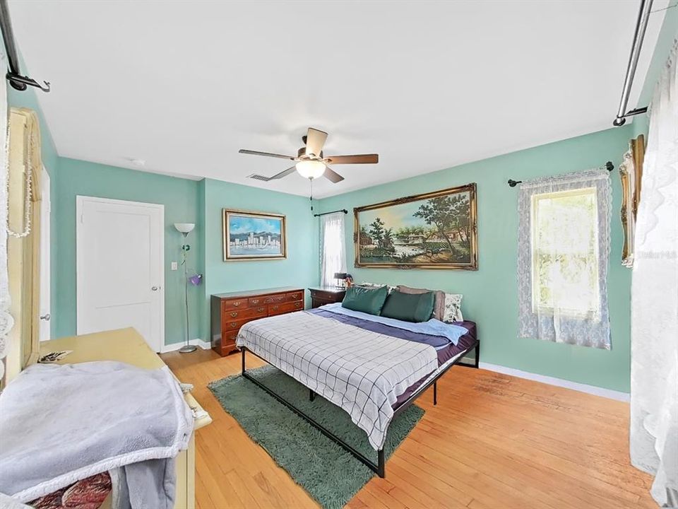 Active With Contract: $335,000 (3 beds, 1 baths, 1390 Square Feet)