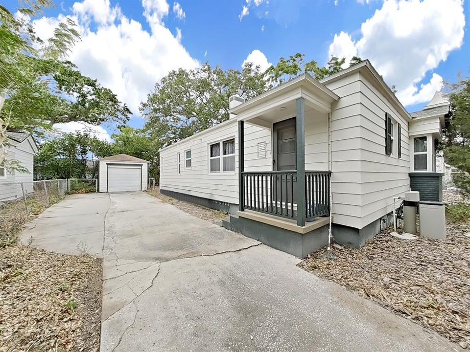 Active With Contract: $335,000 (3 beds, 1 baths, 1390 Square Feet)