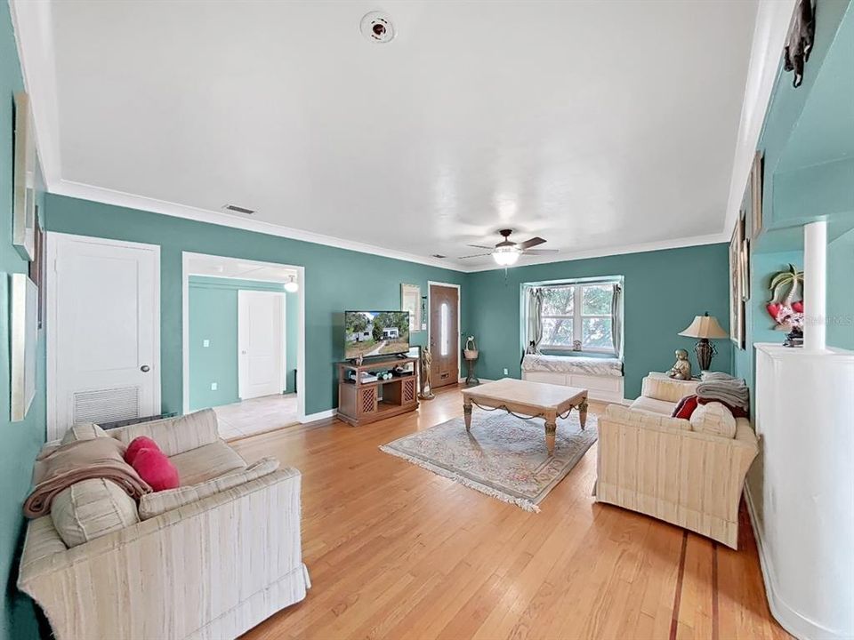 Active With Contract: $335,000 (3 beds, 1 baths, 1390 Square Feet)