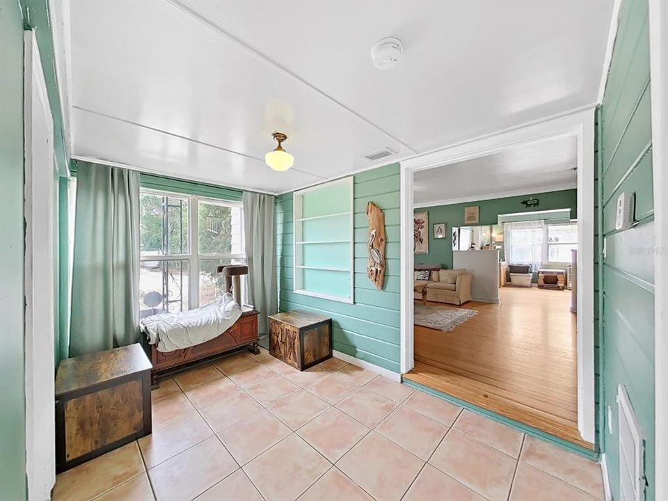 Active With Contract: $335,000 (3 beds, 1 baths, 1390 Square Feet)