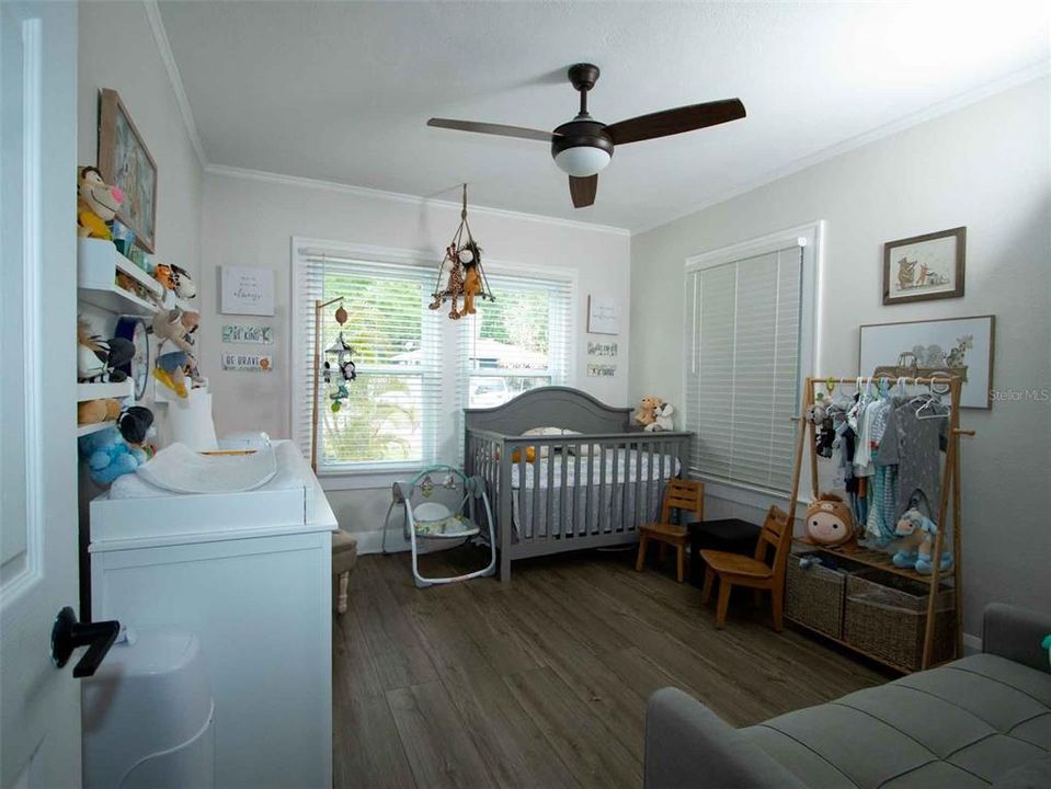 For Sale: $425,000 (2 beds, 1 baths, 945 Square Feet)