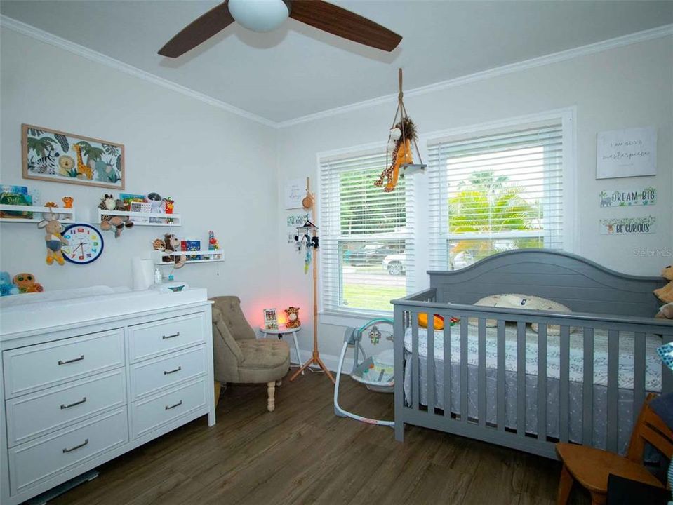 For Sale: $425,000 (2 beds, 1 baths, 945 Square Feet)