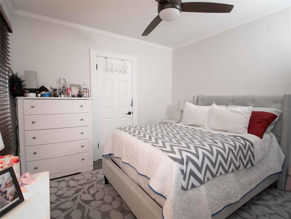 For Sale: $425,000 (2 beds, 1 baths, 945 Square Feet)