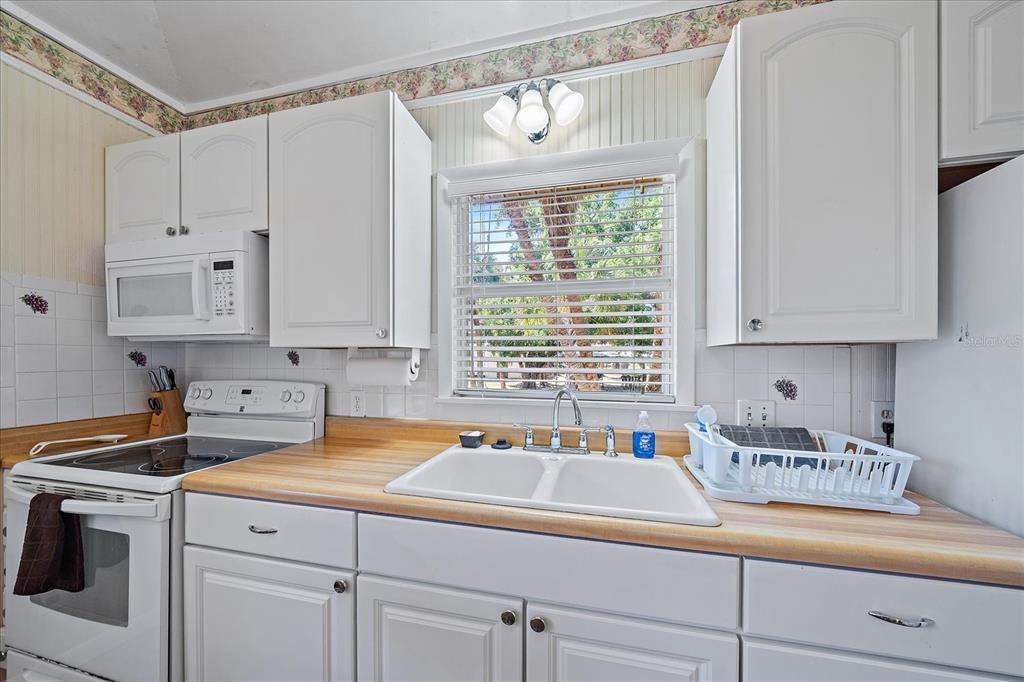 For Sale: $6,249,000 (12 beds, 10 baths, 1676 Square Feet)