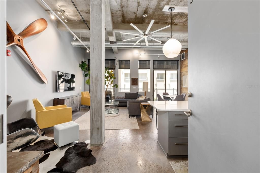 待售: $395,000 (1 贝兹, 2 浴室, 1186 平方英尺)