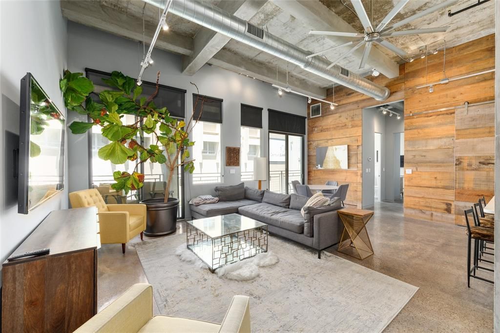 待售: $395,000 (1 贝兹, 2 浴室, 1186 平方英尺)