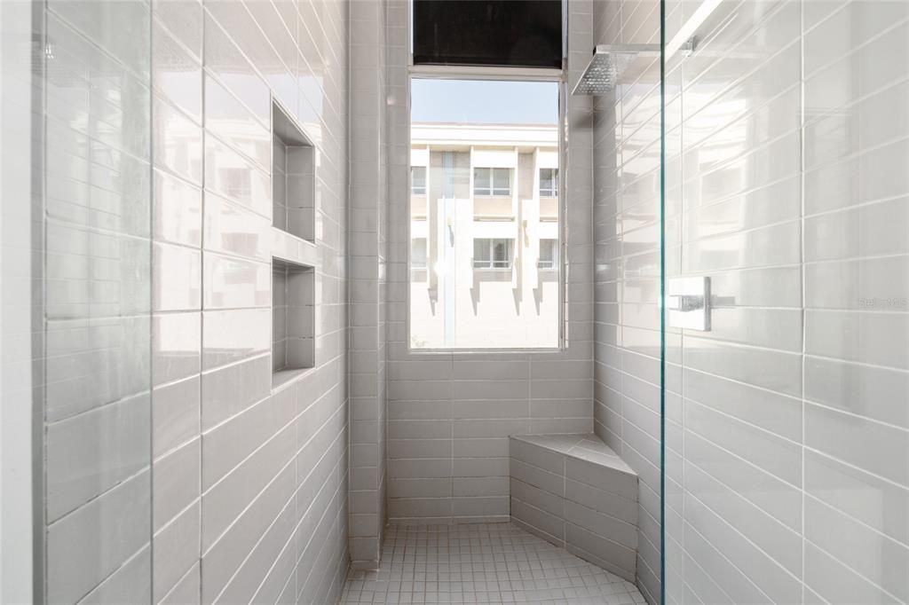 待售: $395,000 (1 贝兹, 2 浴室, 1186 平方英尺)