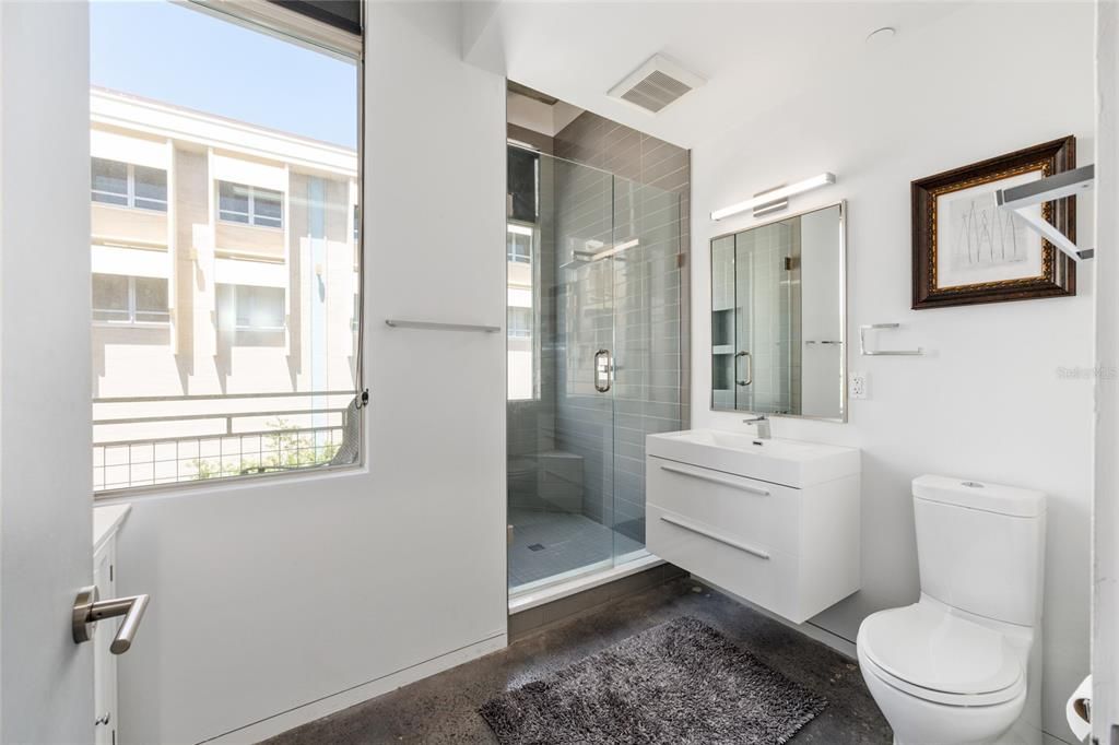 待售: $395,000 (1 贝兹, 2 浴室, 1186 平方英尺)