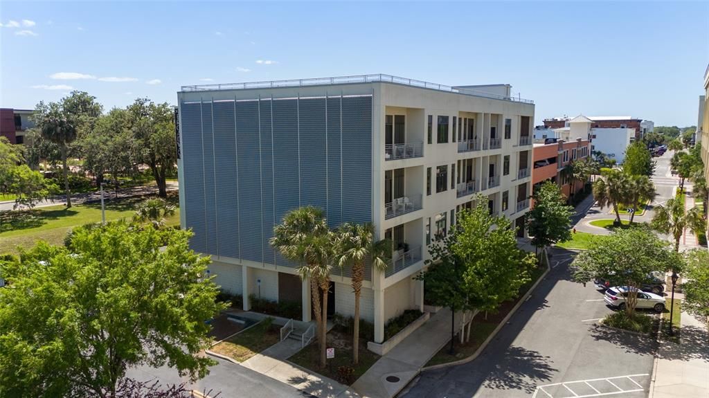 待售: $395,000 (1 贝兹, 2 浴室, 1186 平方英尺)