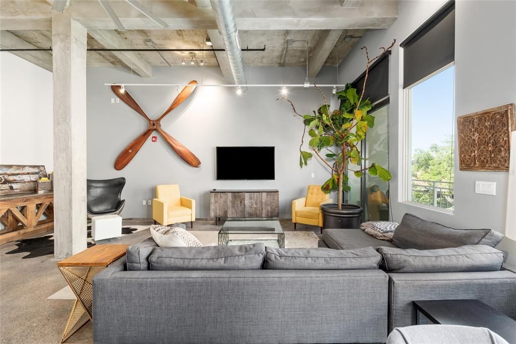 待售: $395,000 (1 贝兹, 2 浴室, 1186 平方英尺)