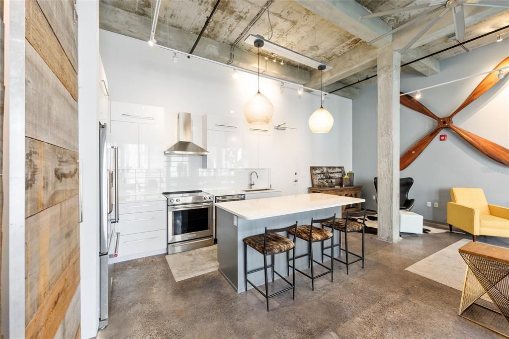 待售: $395,000 (1 贝兹, 2 浴室, 1186 平方英尺)