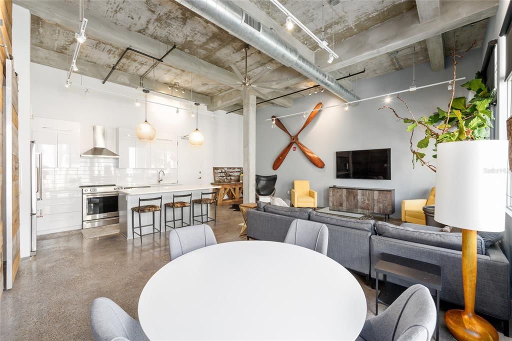 待售: $395,000 (1 贝兹, 2 浴室, 1186 平方英尺)