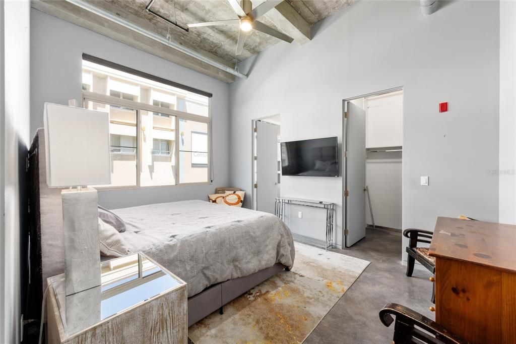 待售: $395,000 (1 贝兹, 2 浴室, 1186 平方英尺)