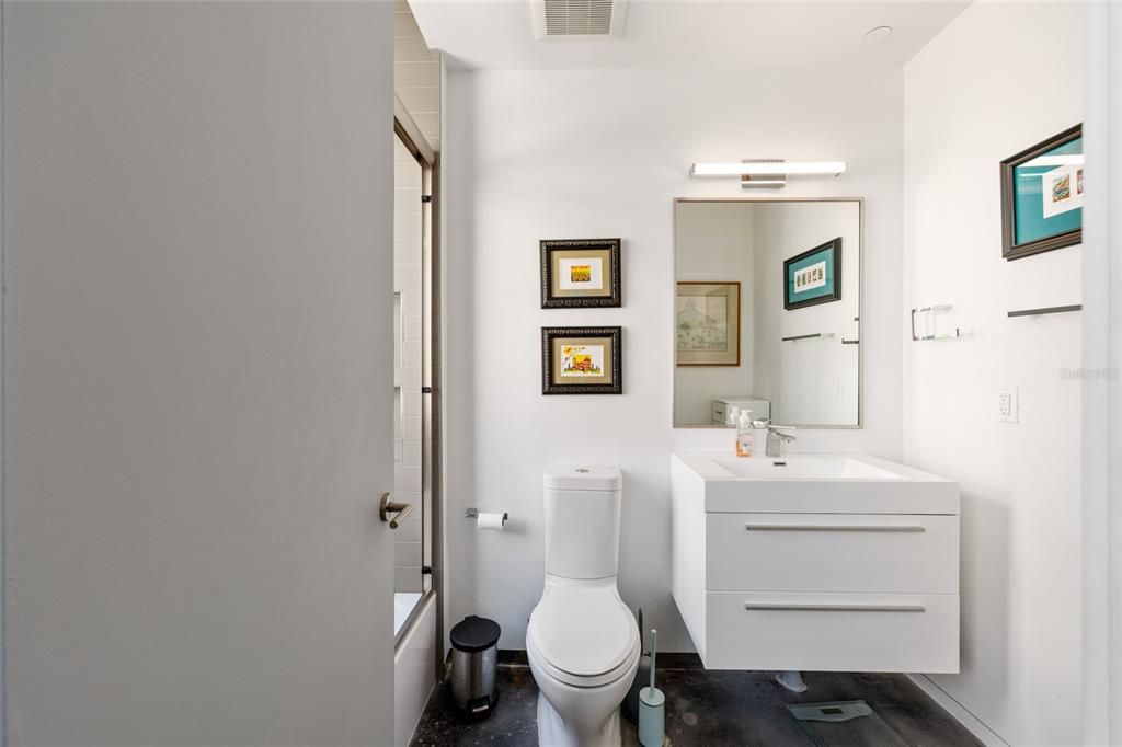 待售: $395,000 (1 贝兹, 2 浴室, 1186 平方英尺)