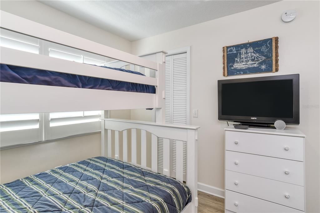 待售: $729,000 (2 贝兹, 2 浴室, 1064 平方英尺)