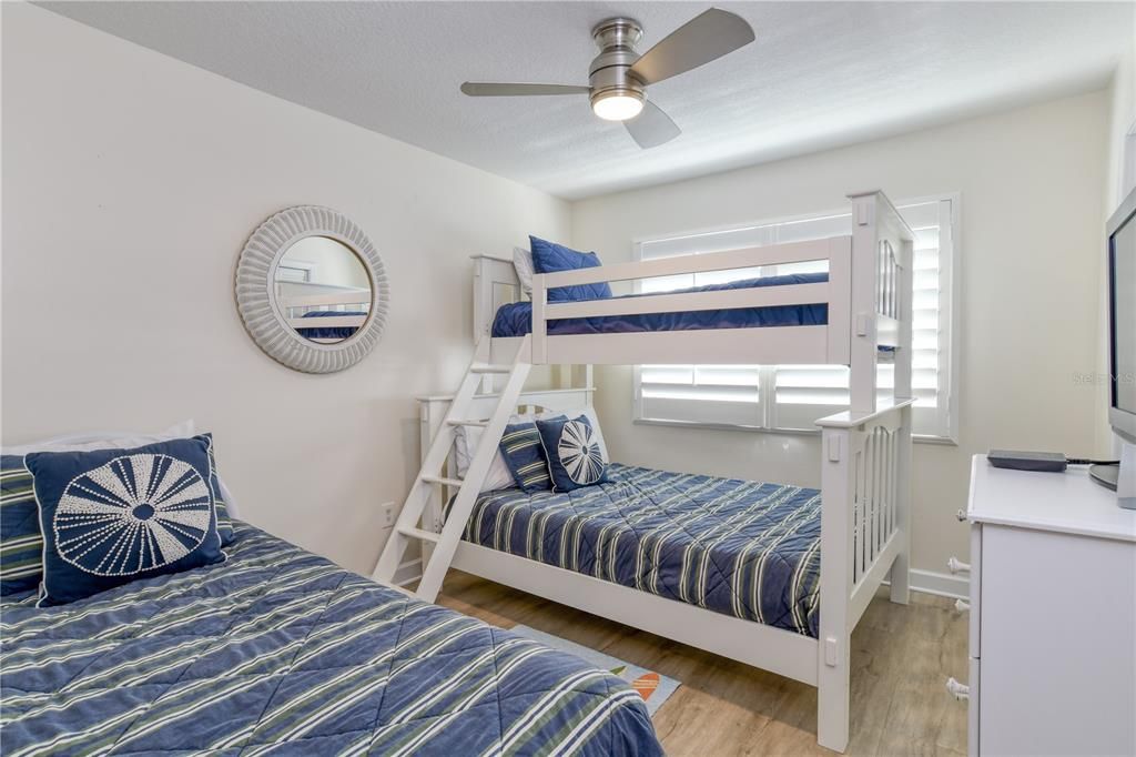 待售: $729,000 (2 贝兹, 2 浴室, 1064 平方英尺)