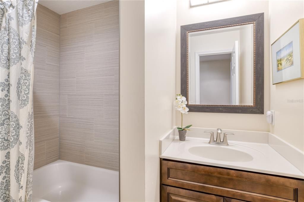 待售: $729,000 (2 贝兹, 2 浴室, 1064 平方英尺)