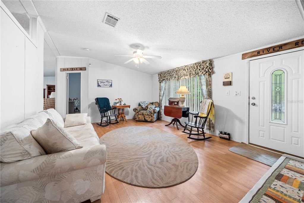 Recently Sold: $270,000 (3 beds, 2 baths, 1920 Square Feet)