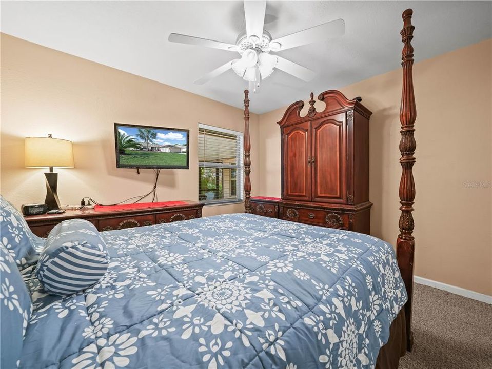 For Sale: $289,990 (4 beds, 2 baths, 1989 Square Feet)