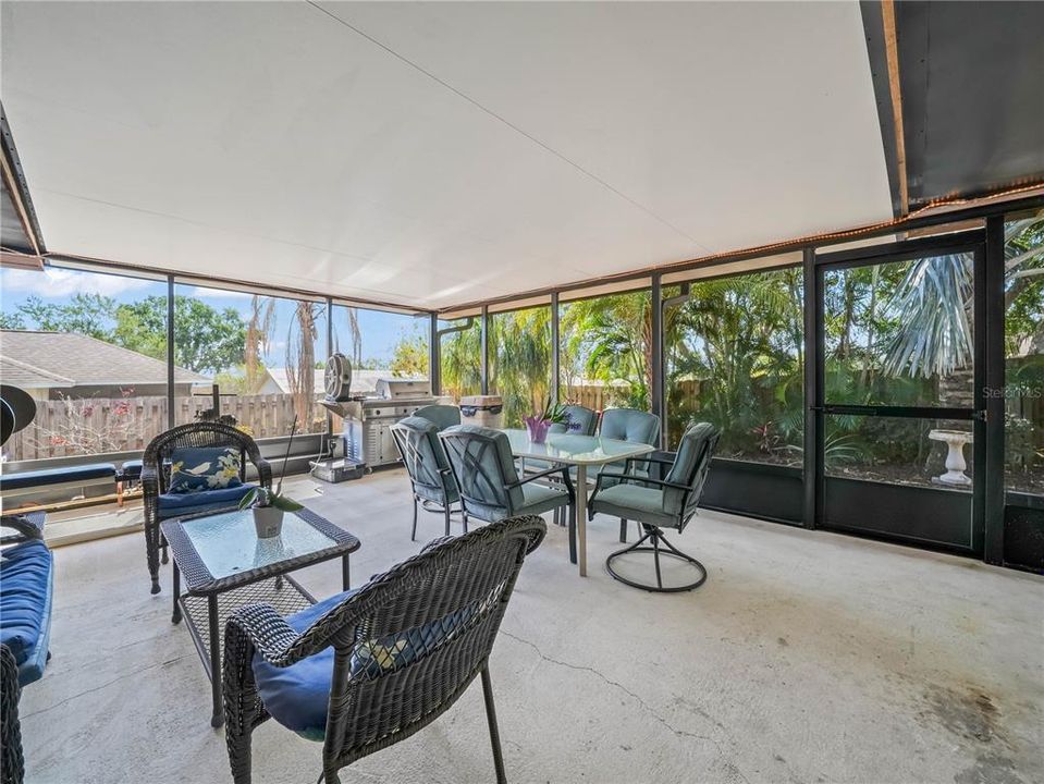 For Sale: $289,990 (4 beds, 2 baths, 1989 Square Feet)