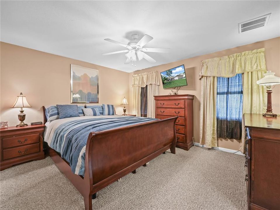 For Sale: $289,990 (4 beds, 2 baths, 1989 Square Feet)