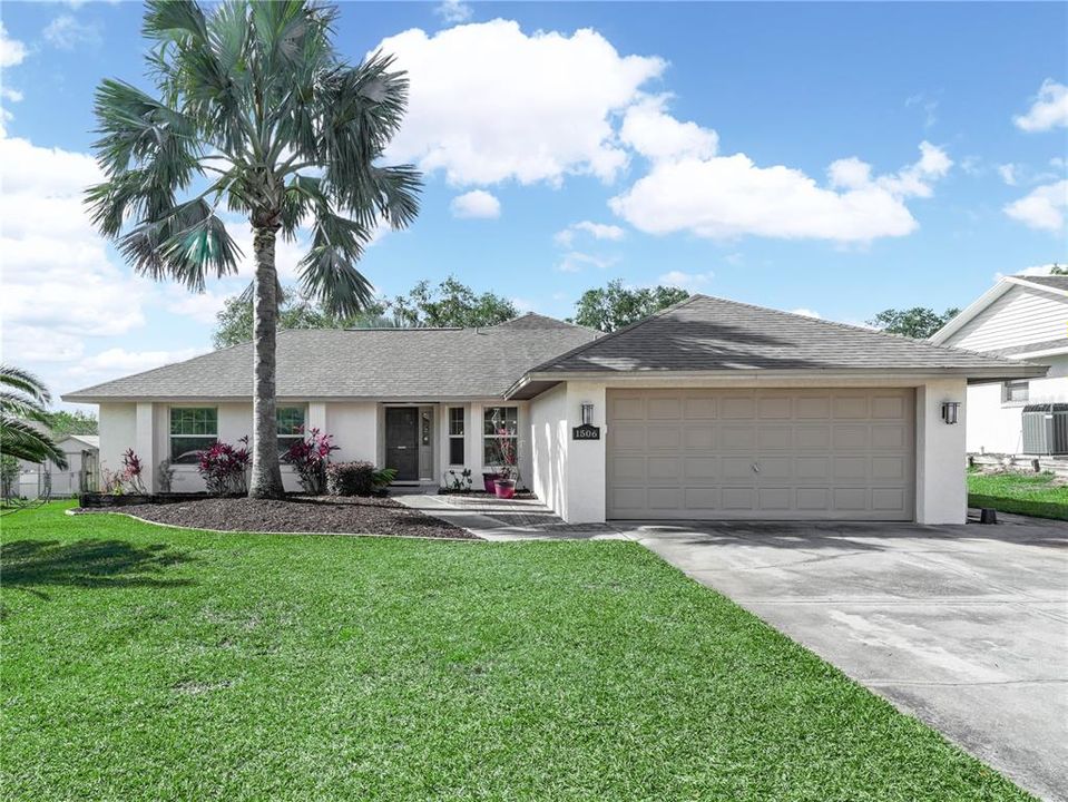 For Sale: $289,990 (4 beds, 2 baths, 1989 Square Feet)