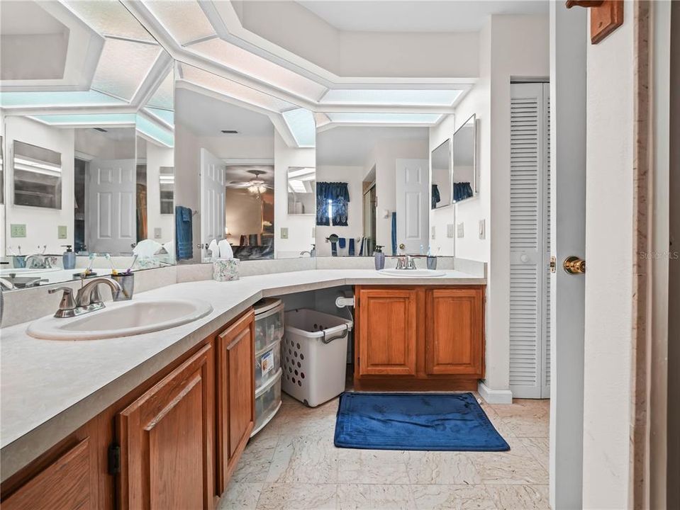 For Sale: $289,990 (4 beds, 2 baths, 1989 Square Feet)