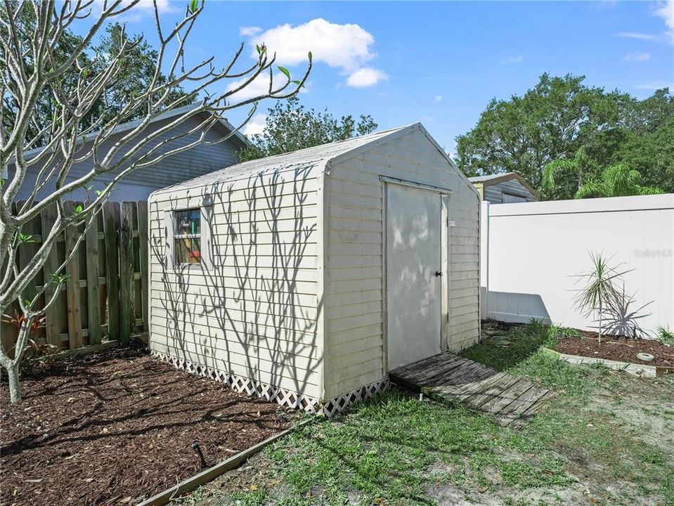 For Sale: $289,990 (4 beds, 2 baths, 1989 Square Feet)